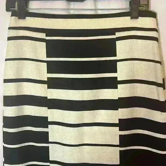 NWT Ann Taylor Pencil Skirt - Picture 3 of 10